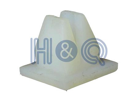 70203058 Клипса пластмассовая HYUNDAI KIA